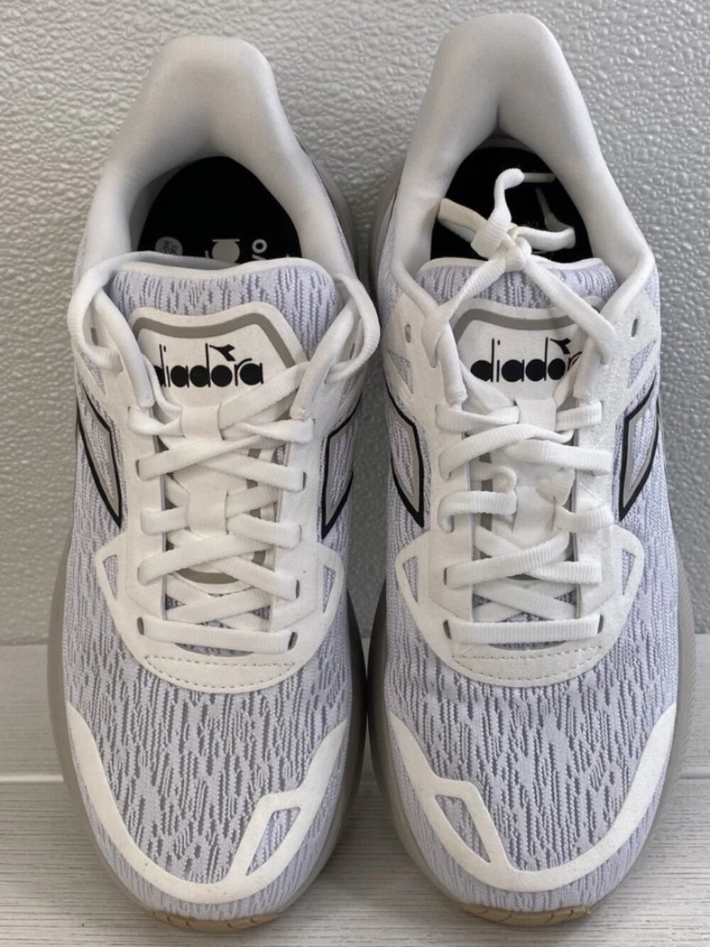 Diadora Nucleo 2 Women's Size 9 White/Silver Mesh Cushioned Running Sneakers
